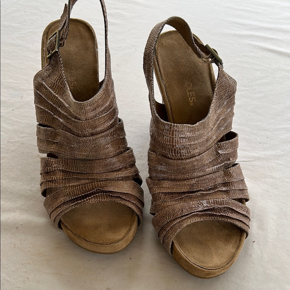 AEROSOLES Brown Wedge Sandals with Strappy Design